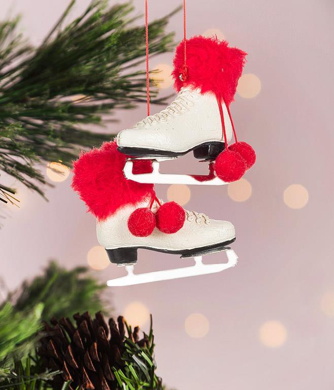 Skates w/red faux fur ornement
