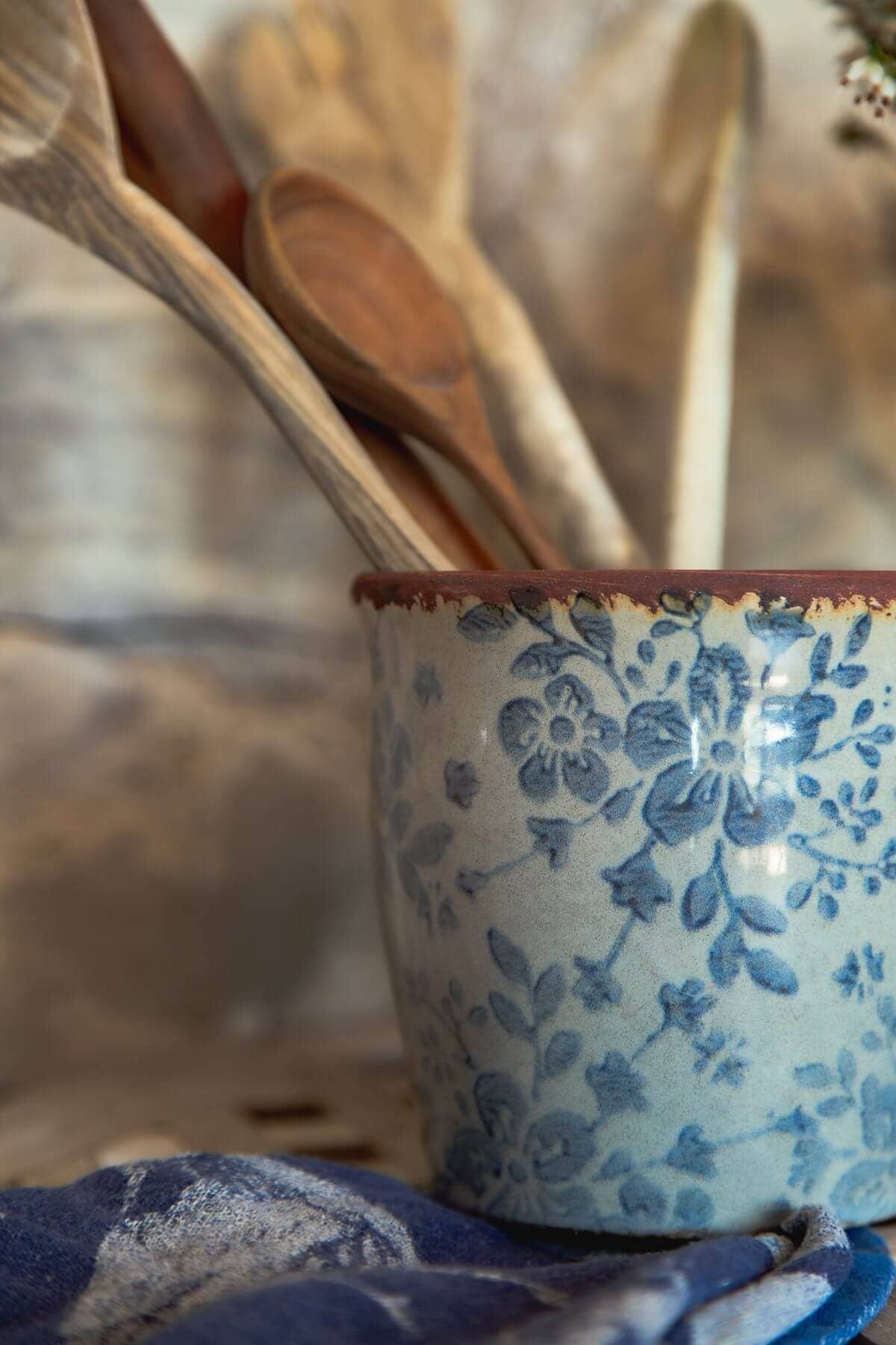 5 INCH POT WITH BLUE FLORAL PATTERN