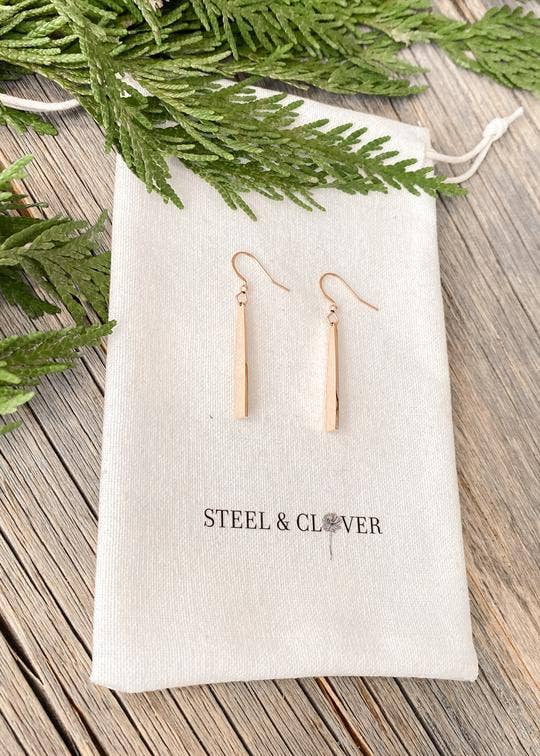 Classic Bar Earring: Gold