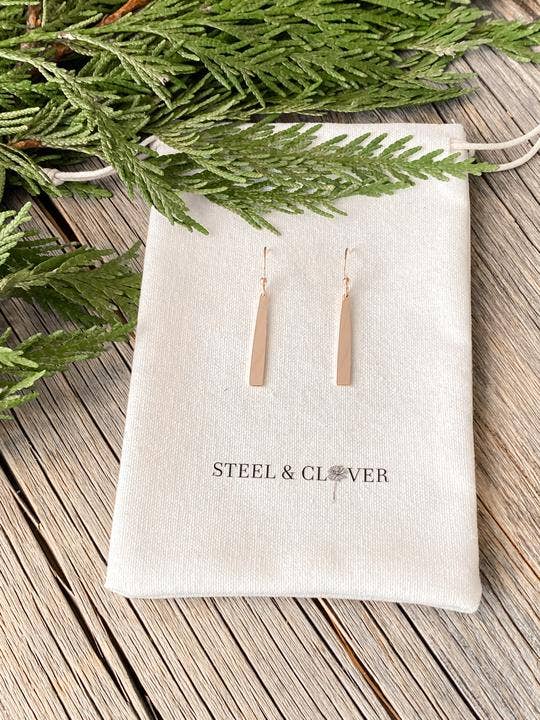 Classic Bar Earring: Gold