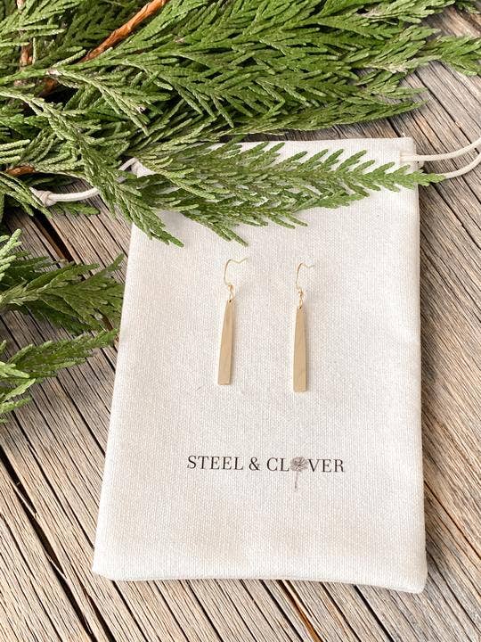 Classic Bar Earring: Gold