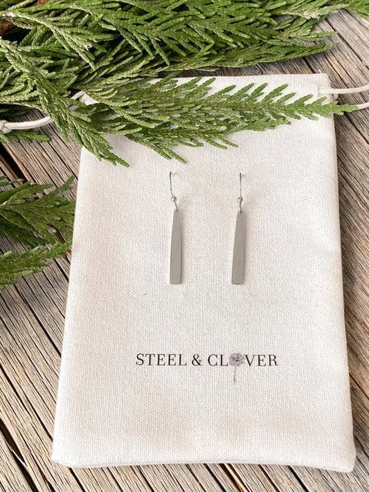 Classic Bar Earring: White Gold