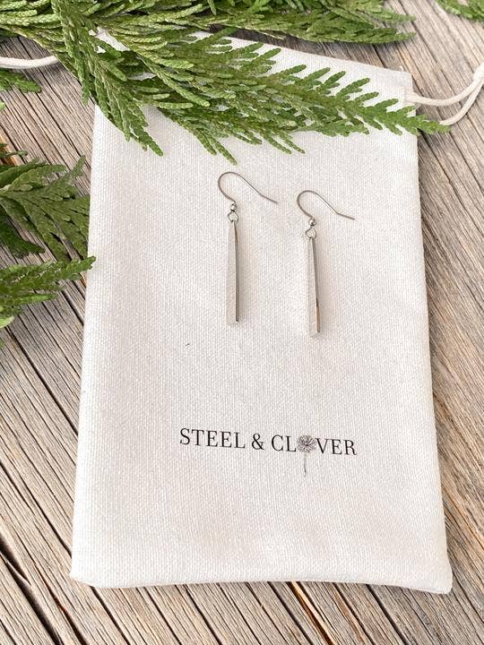 Classic Bar Earring: White Gold